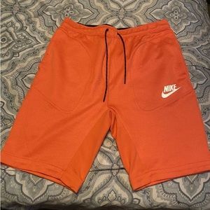 nike shorts orange Men Medium.
Shorts are a little fitted.